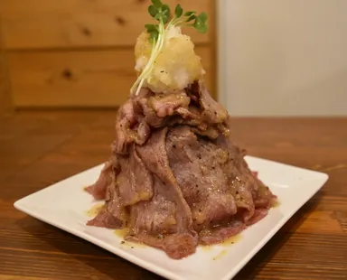 エアーズロックサーロイン丼