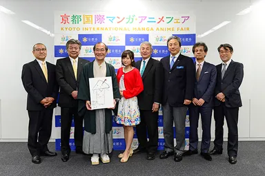 記者会見 集合写真