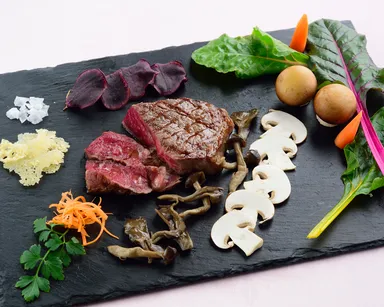 メイン肉料理イメージ