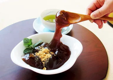 とろーりなめらかわらびもち1