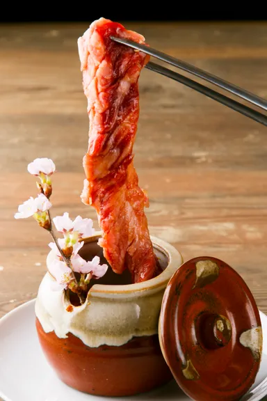 熟成ナカオチカルビの1本壺漬(980円)