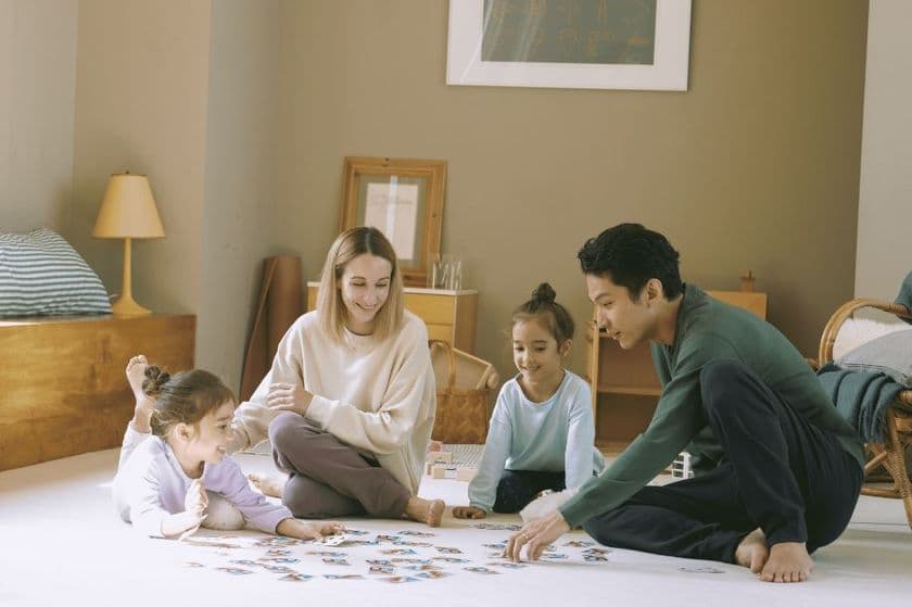 おうち時間が長くなり、部屋着で過ごす時間が増加!
約2人に1人が「予防対策として帰宅後にすぐ着替えるようになった」と回答
ニューノーマル時代の部屋着は、リラックスモードのスイッチに
