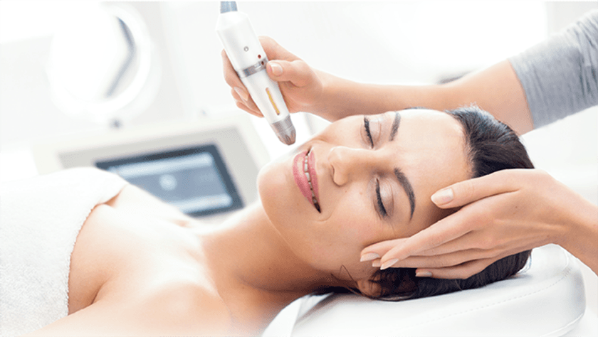 日本初、ドイツ生まれ“針なし”で肌深層へ届くメソセラピー
「メソリフト」5月開始!無痛の施術で首・手の甲のしわに期待大