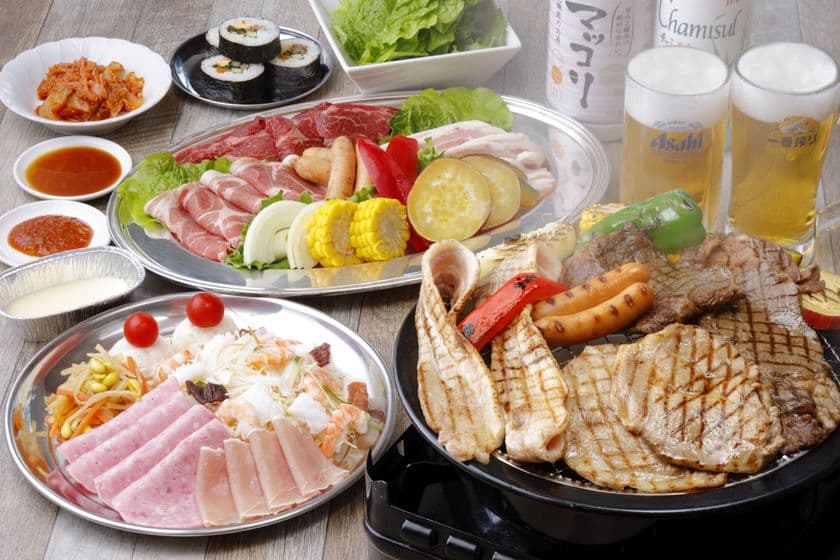 韓国風焼肉と、ビールはもちろんチャミスルやマッコリも楽しめる
『京都タワービアガーデン2021 ~コリアンBBQテラス~』
6月25日(金)よりスタート!
今年は手軽に楽しめる「フリースペースプラン」も登場!