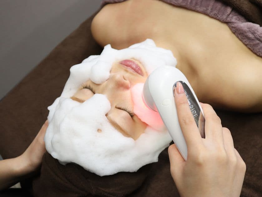 業界初!顔の筋トレで“リバウンドしない小顔”を実現
小顔専門店「MIRAI小顔」待望の
『中目黒店』リニューアルオープン