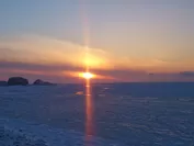流氷に沈む夕日